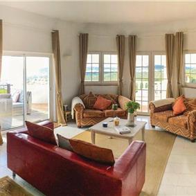 4 Bedroom Villa With Sea Views and Pool near Faro, Sleeps 8